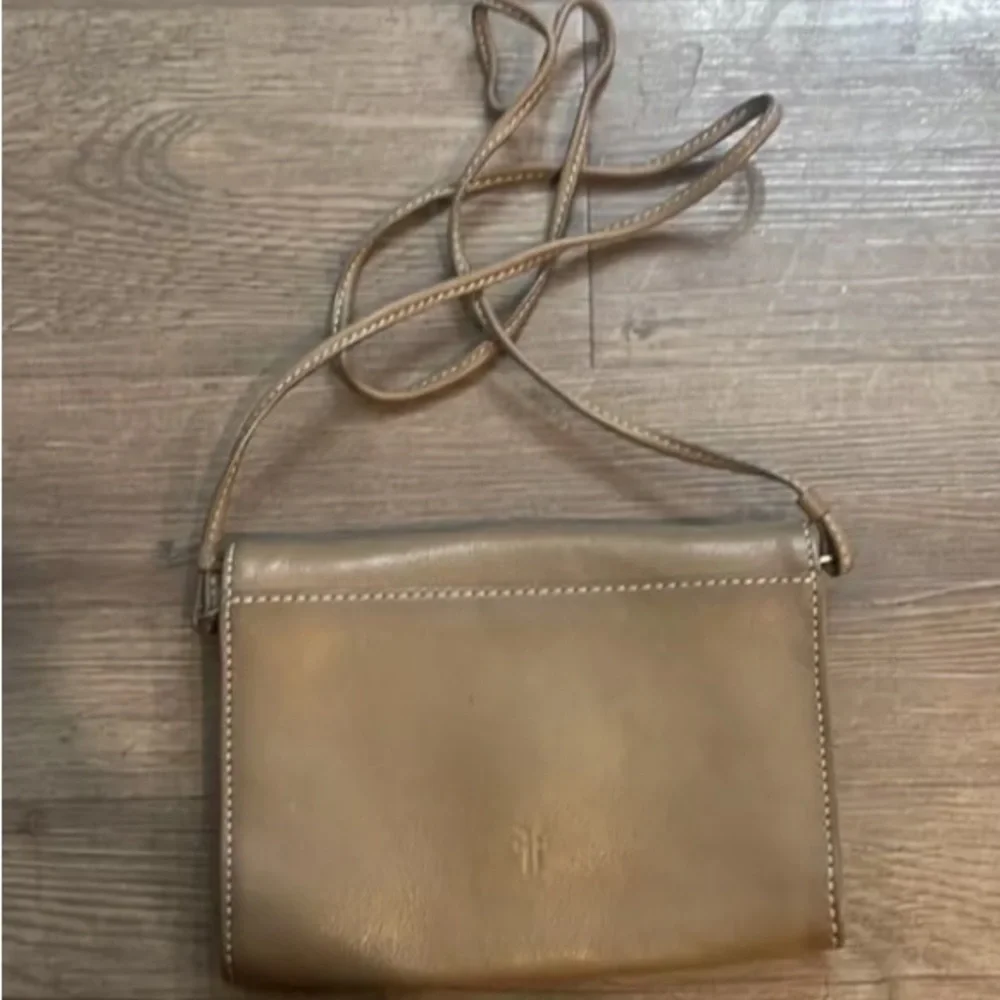 Frye Olivia crossbody iced taupe. eUC!